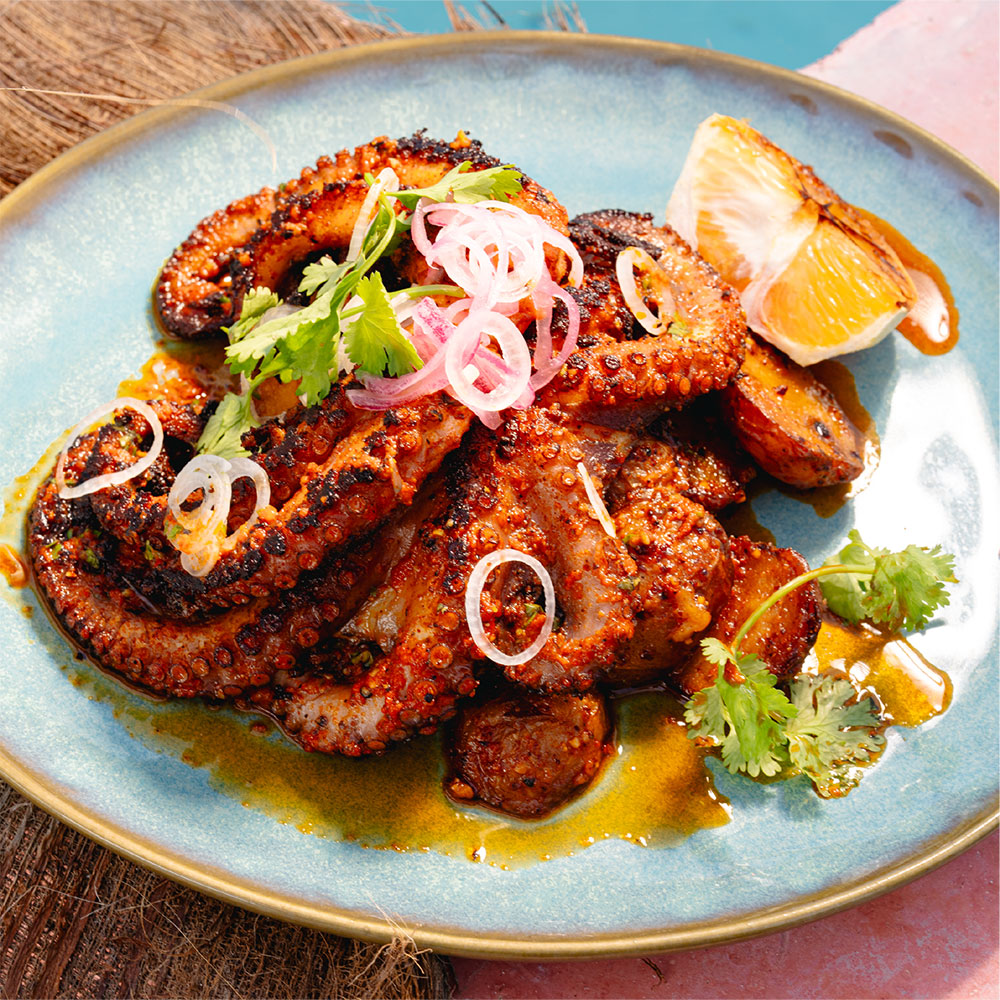 Pulpo a las brasas en Casa Komunah - Sabor de Yucatán